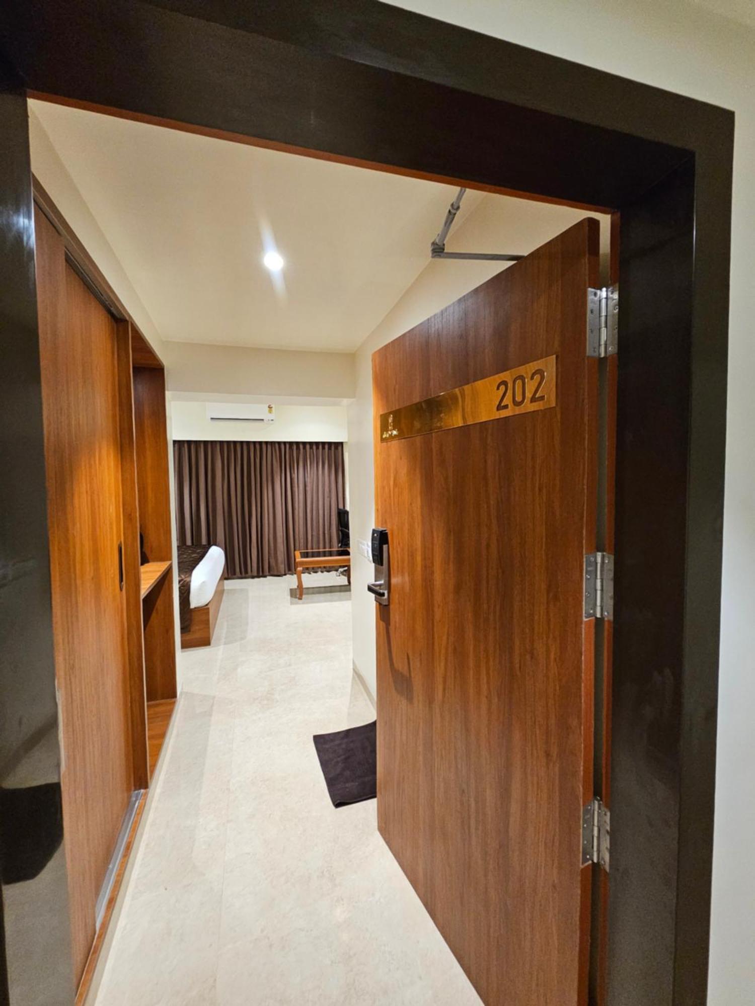 Hotel Pl Grand 카라이쿠디 외부 사진