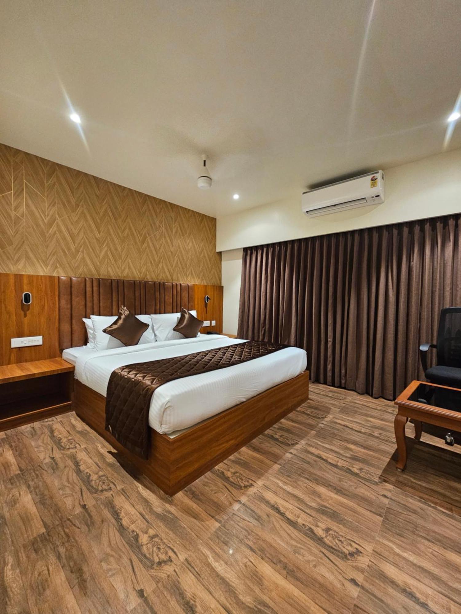Hotel Pl Grand 카라이쿠디 외부 사진