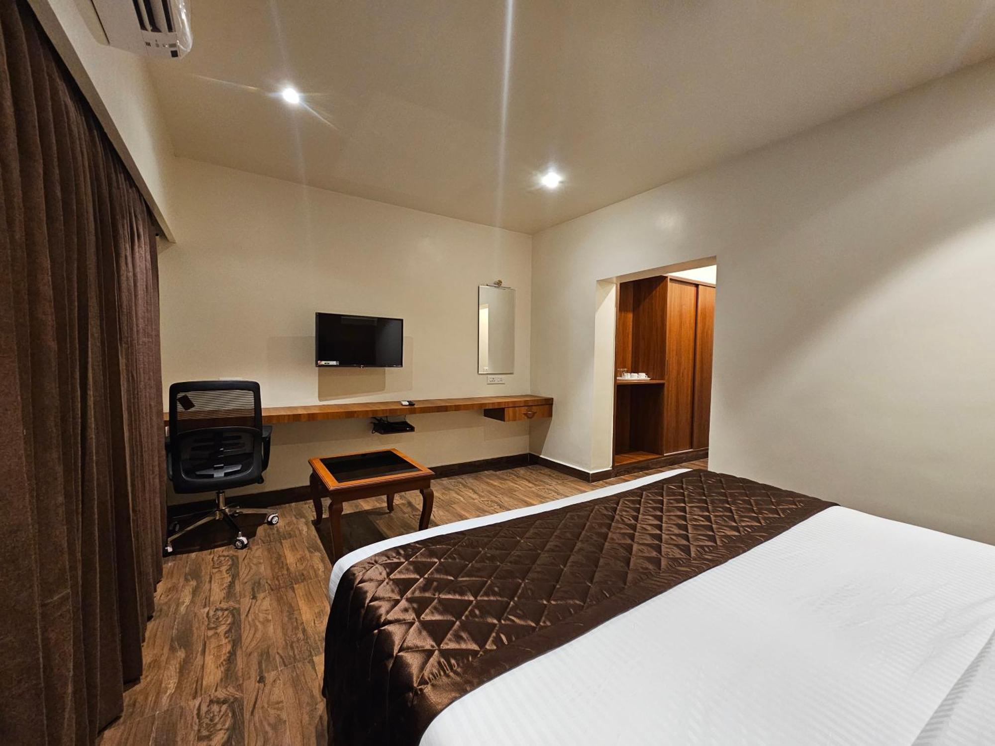 Hotel Pl Grand 카라이쿠디 외부 사진