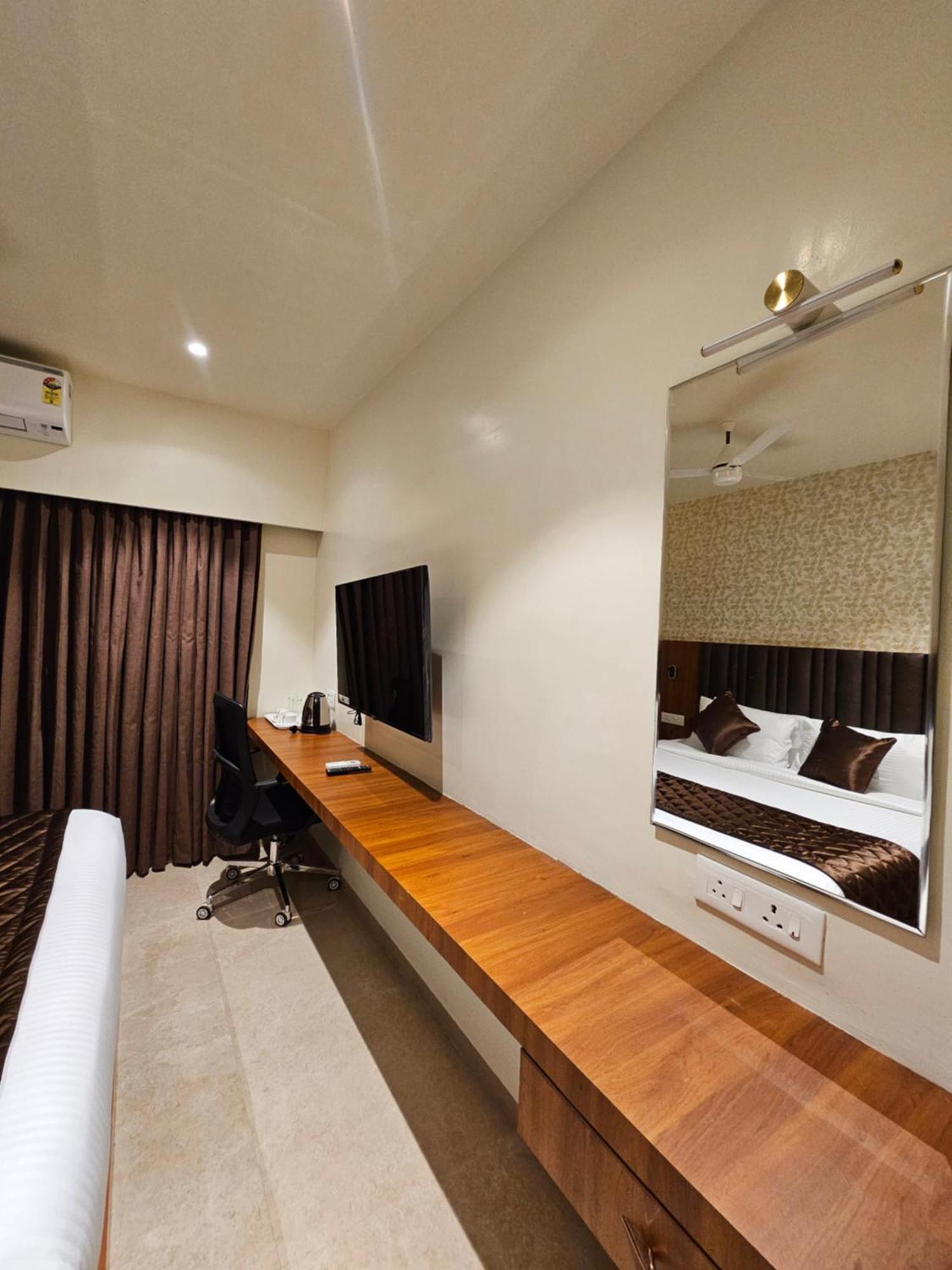 Hotel Pl Grand 카라이쿠디 외부 사진