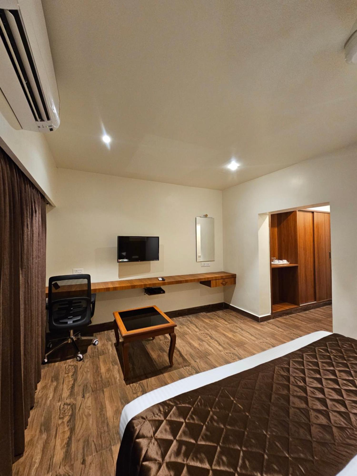 Hotel Pl Grand 카라이쿠디 외부 사진