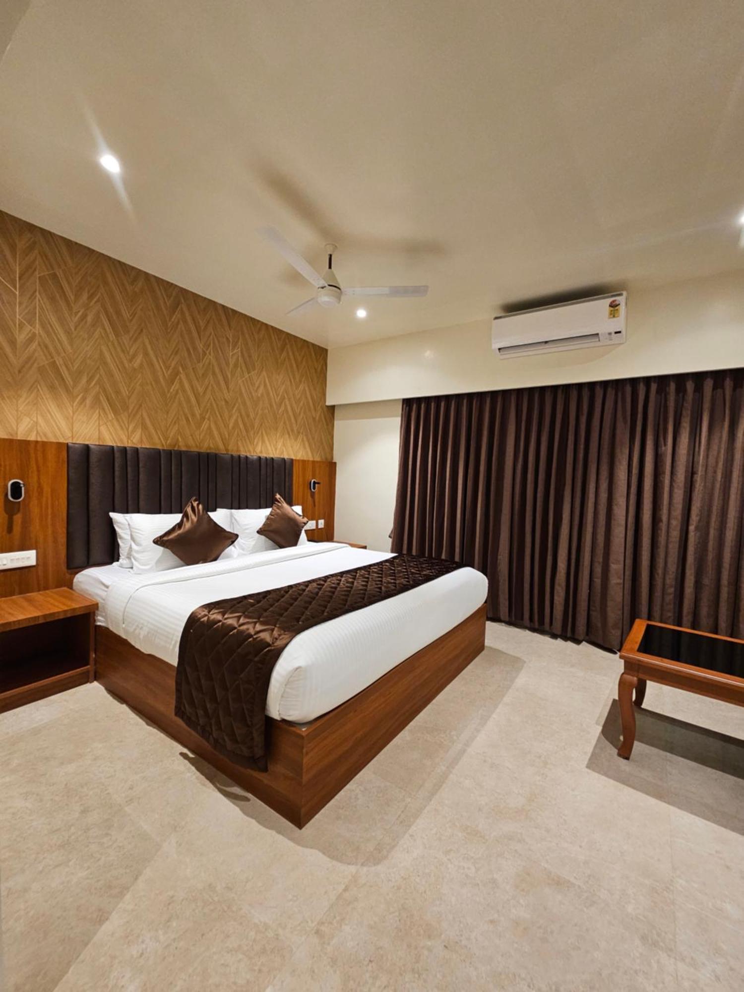 Hotel Pl Grand 카라이쿠디 외부 사진