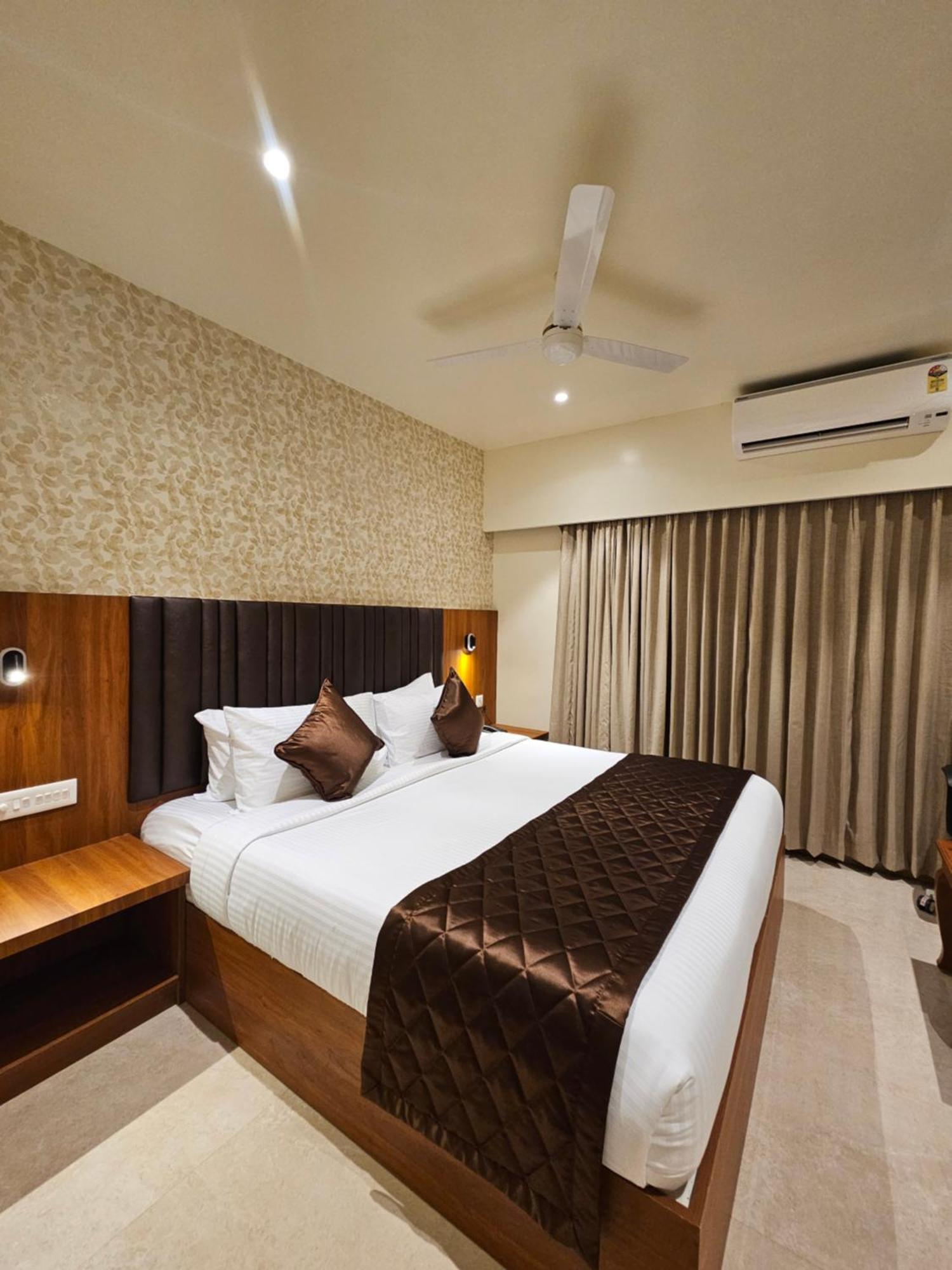 Hotel Pl Grand 카라이쿠디 외부 사진