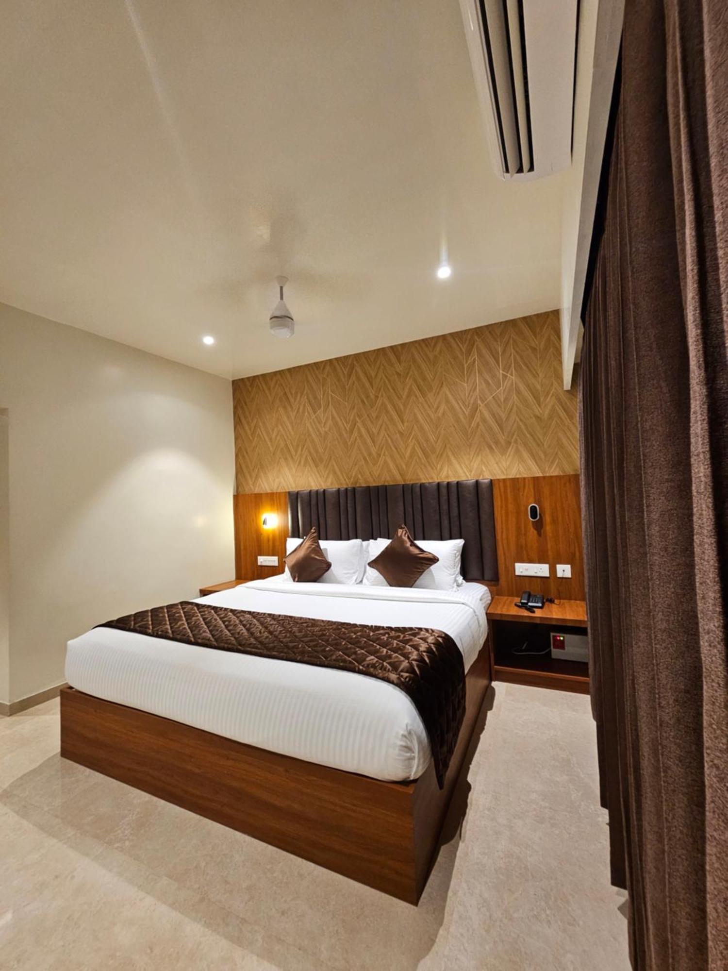 Hotel Pl Grand 카라이쿠디 외부 사진