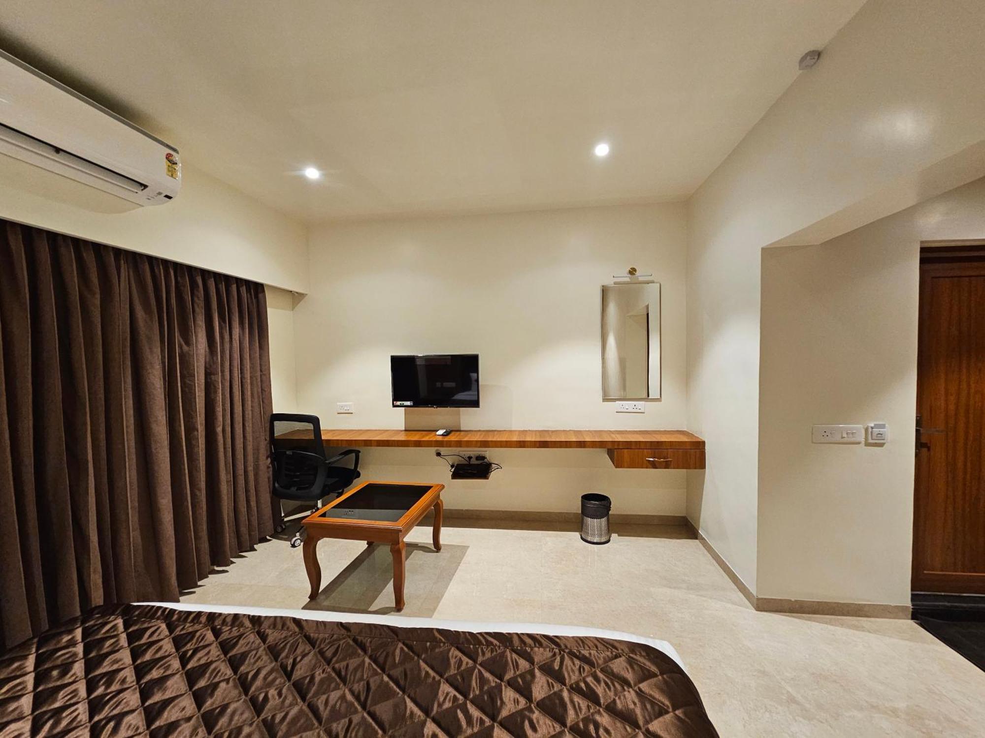 Hotel Pl Grand 카라이쿠디 외부 사진