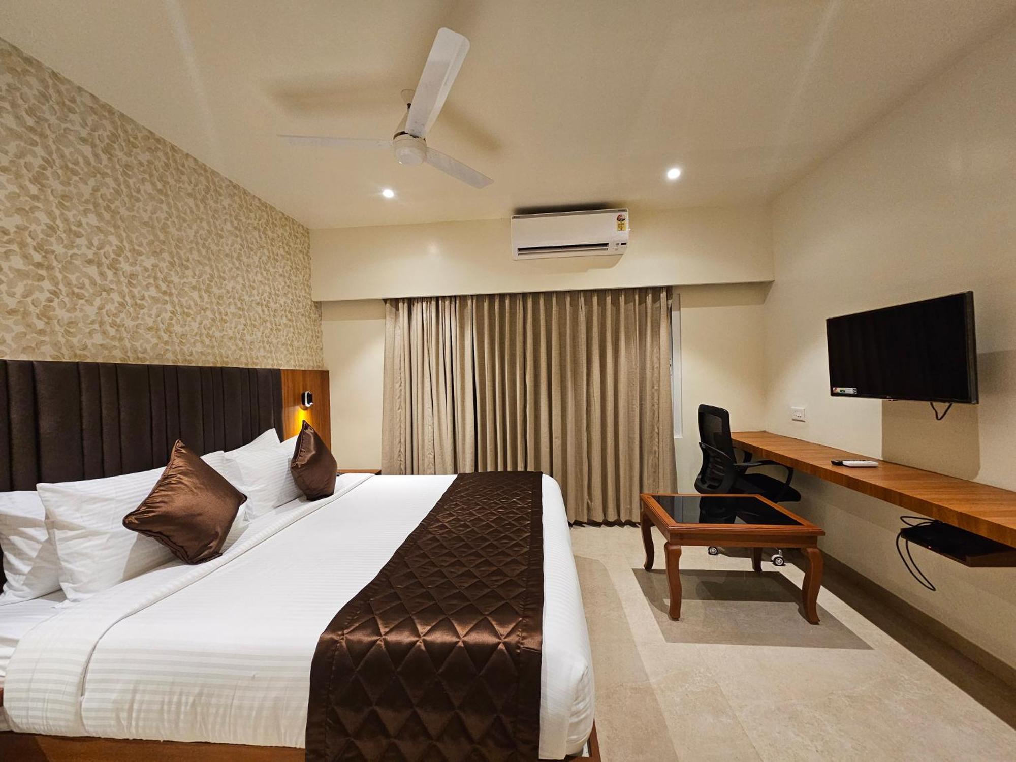 Hotel Pl Grand 카라이쿠디 외부 사진