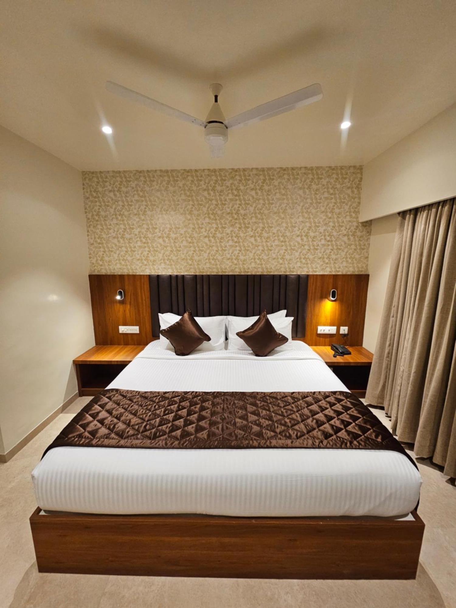 Hotel Pl Grand 카라이쿠디 외부 사진