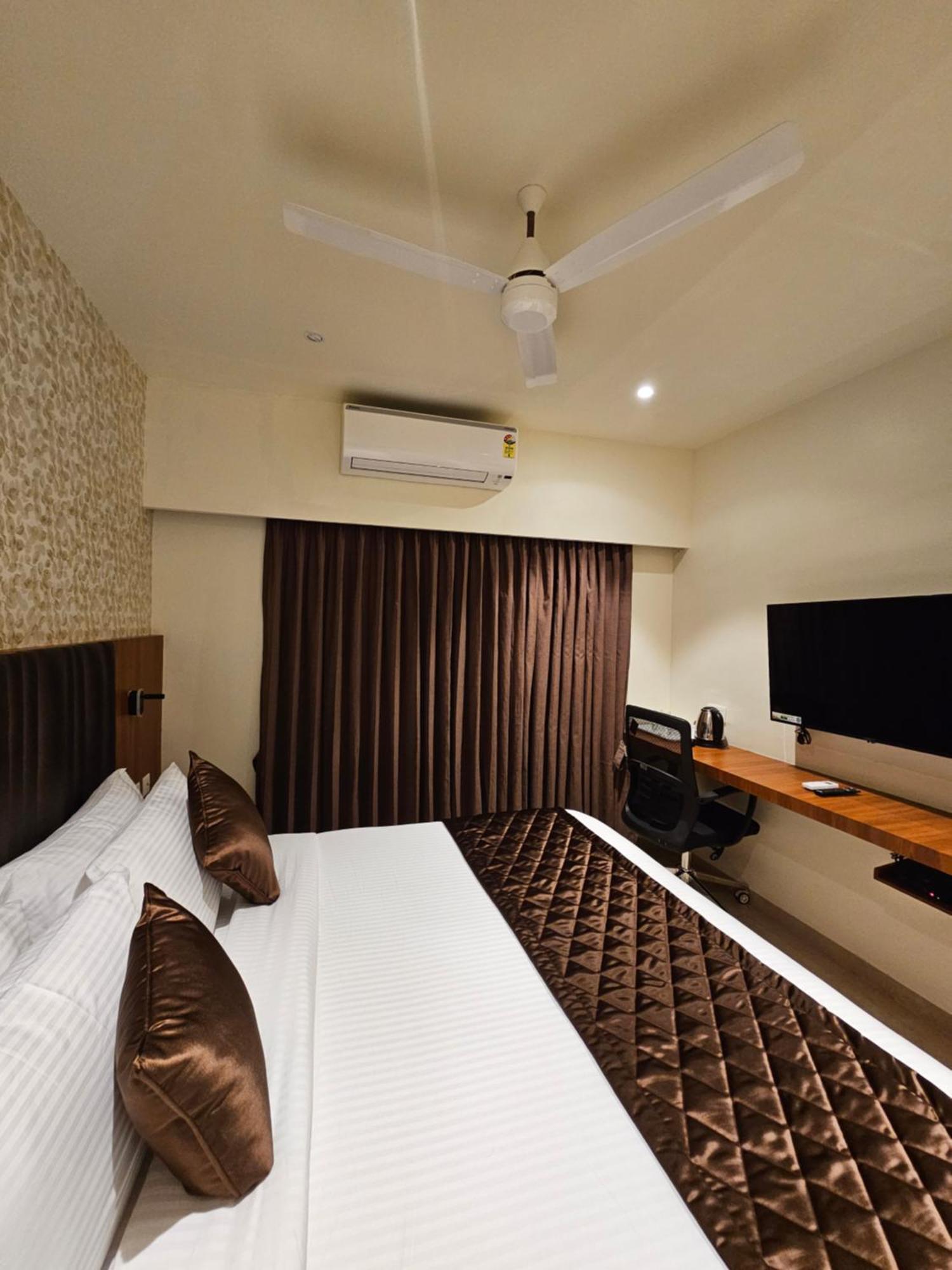 Hotel Pl Grand 카라이쿠디 외부 사진
