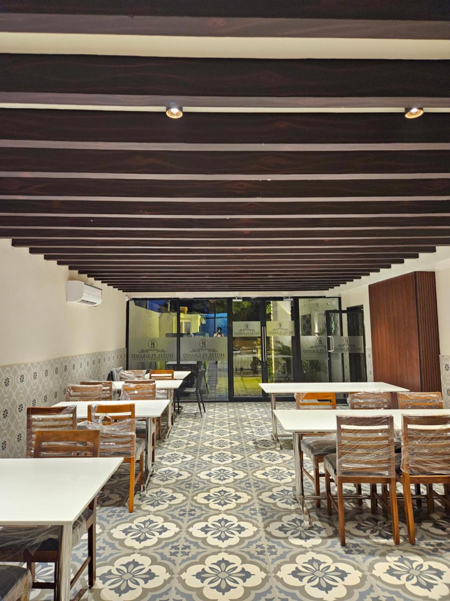 Hotel Pl Grand 카라이쿠디 외부 사진