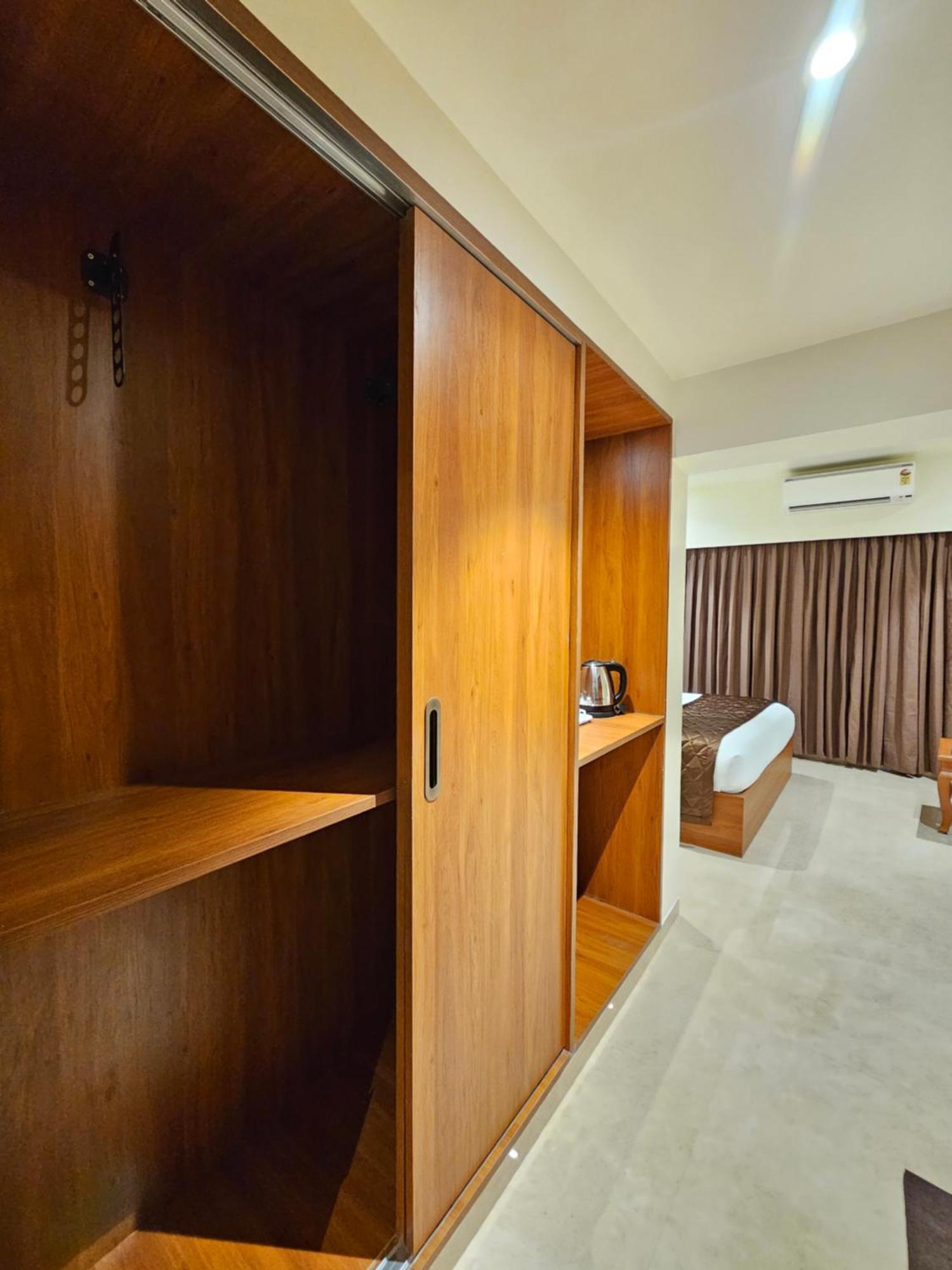 Hotel Pl Grand 카라이쿠디 외부 사진