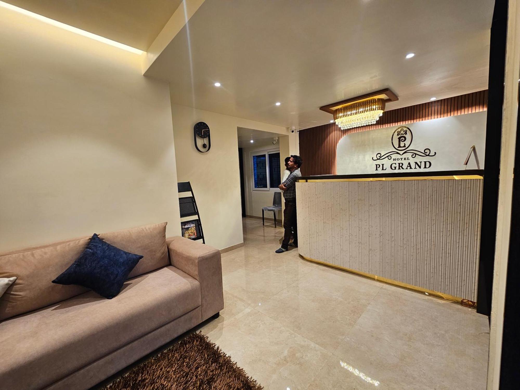 Hotel Pl Grand 카라이쿠디 외부 사진